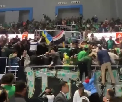 إصابة 27 مشجعا في انهيار مدرج أثناء مباراة في دوري لكرة السلة بمصر