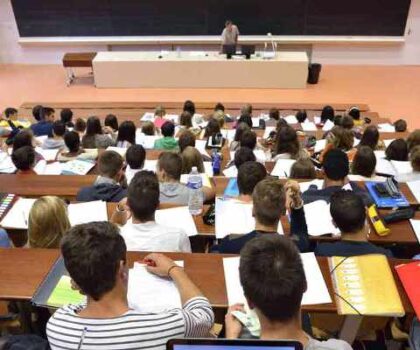 لماذا ارتفع عدد الطلبة المغاربة في اسبانيا رغم غلاء رسوم التسجيل؟