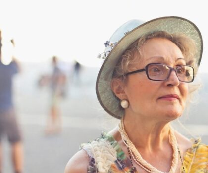 ما هو السبب في أن النساء أكثر عرضة للإصابة بالخرف مقارنة بالرجال؟