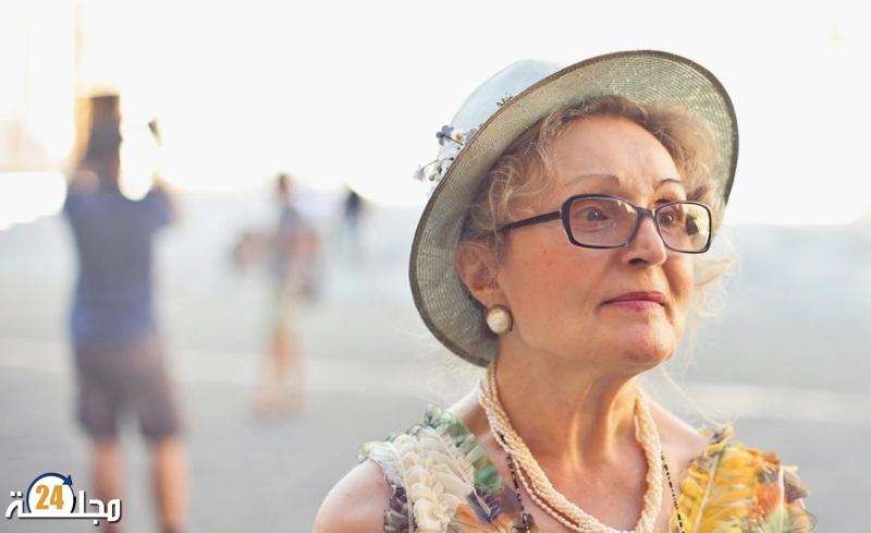 ما هو السبب في أن النساء أكثر عرضة للإصابة بالخرف مقارنة بالرجال؟