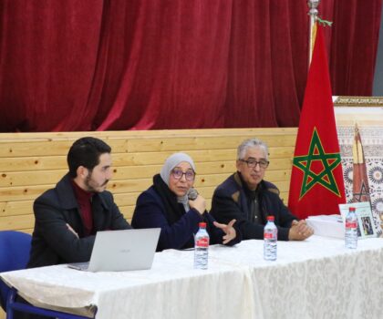 تمارة… انطلاق برنامج “كتابي أنيسي” بتوقيع كتاب تأملات في مسرح الدمى.