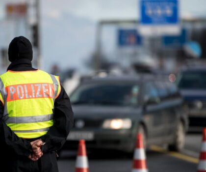 إدانة مهاجر مغربي بعشر سنوات بعد طعنه لمسؤول سجني في إسبانيا