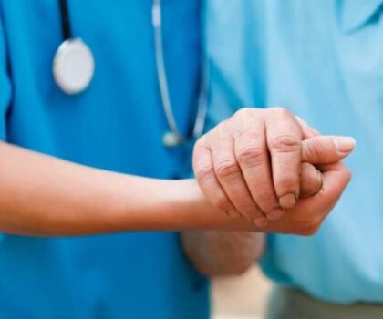 الكشف عن أول علامة تحذيرية لمرض باركنسون!