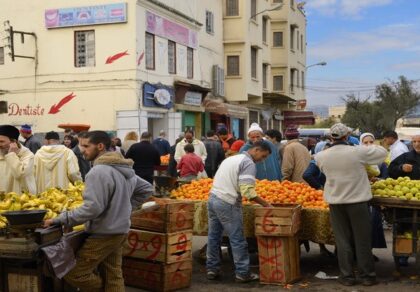 الحكومة تخطط لإدماج الباعة الجائلين في القطاع المهيكل