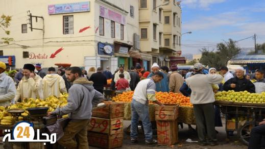 الحكومة تخطط لإدماج الباعة الجائلين في القطاع المهيكل