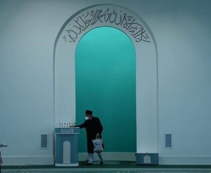 السلطات الألمانية ترحل إماما مغربيا بتهمة “التطرف”