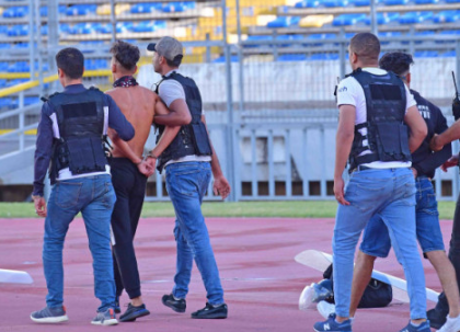 المحمدية.. توقيف 42 شخصا بتهمة الشغب الرياضي والتخريب وتعنيف الأمن
