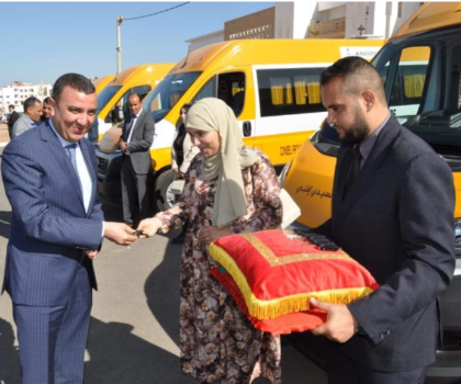 سيدي افني : توزيع حافلات للنقل المدرسي مقتناة من طرف المجلس الإقليمي