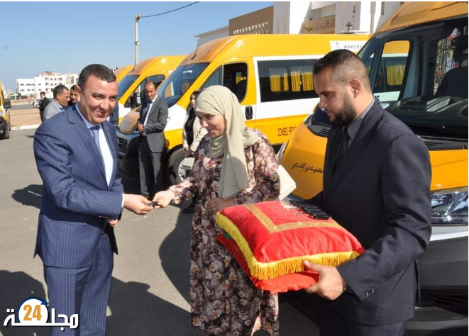 سيدي افني : توزيع حافلات للنقل المدرسي مقتناة من طرف المجلس الإقليمي
