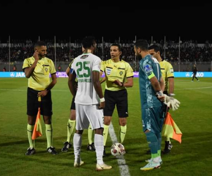 الدفاع الحسني الجديدي يوقف قطار الانتصارات لفريق الرجاء البيضاوي و ينتزع نقطة ثمينة