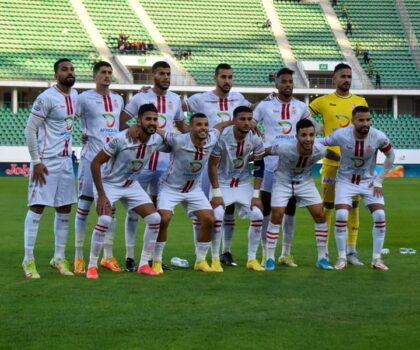 الدفاع الحسني الجديدي يضع فوزا بأخطاء دفاعية مكلفة أمام حسنية أكادير