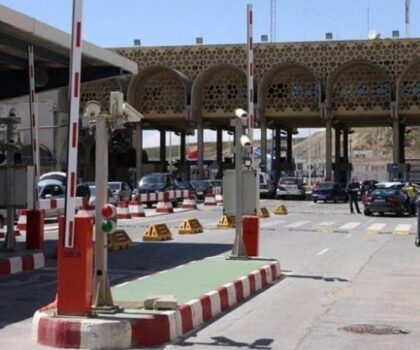 معاناة العابرين من باب سبتة مع السلطات الإسبانية