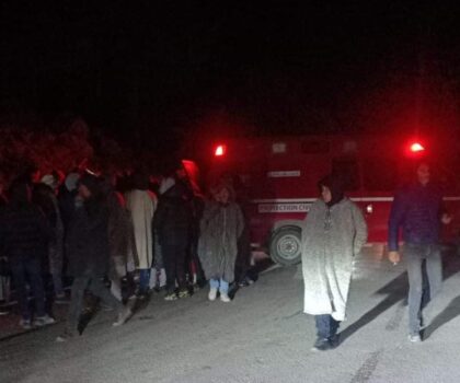 سيارة تصدم شخص بمنطقة باب برد