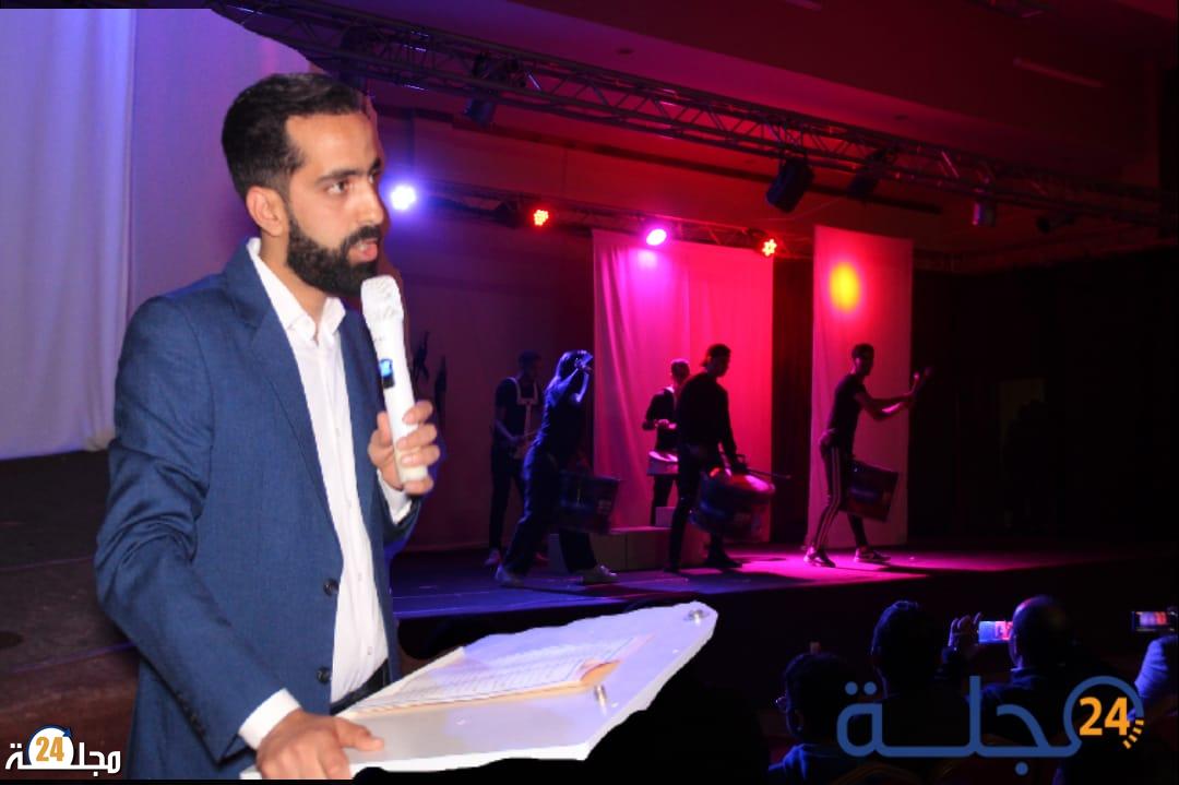 الاخوين… عبد الغني ونورالدين يوحدان أجيال بيوكرى على خشبة المسرح
