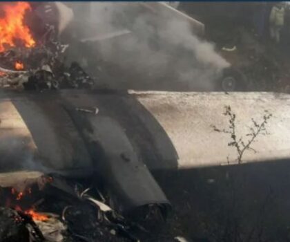 عشرات القتلى في سقوط طائرة كانت في طريقها إلى بوخارا