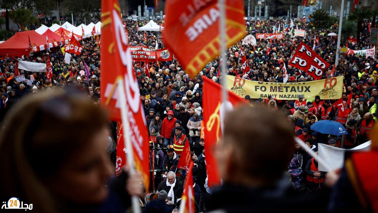 رفع سن التقاعد في فرنسا.. النقابات تستعد لشل القطاعات يوم الثلاثاء المقبل