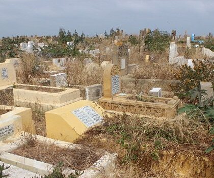 توقيف شخص يستخرج جثث النساء من المقبرة