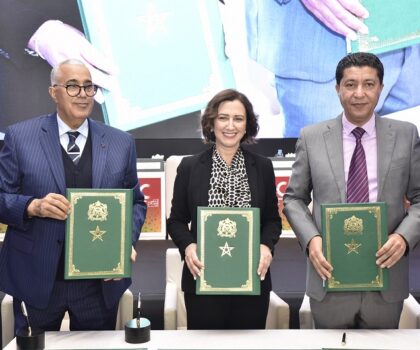 مجلس جهة الشرق يوقع اتفاقية شراكة مع وزارة السياحة و الصناعة التقليدية و الاقتصاد الاجتماعي و التضامني على هامش المنتدى المغربي الإسباني للاقتصاد الاجتماعي و التضامني.