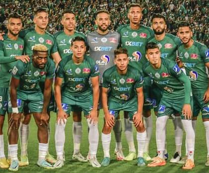 الرجاء ينتصر بثلاثية ويتصدر مجموعته