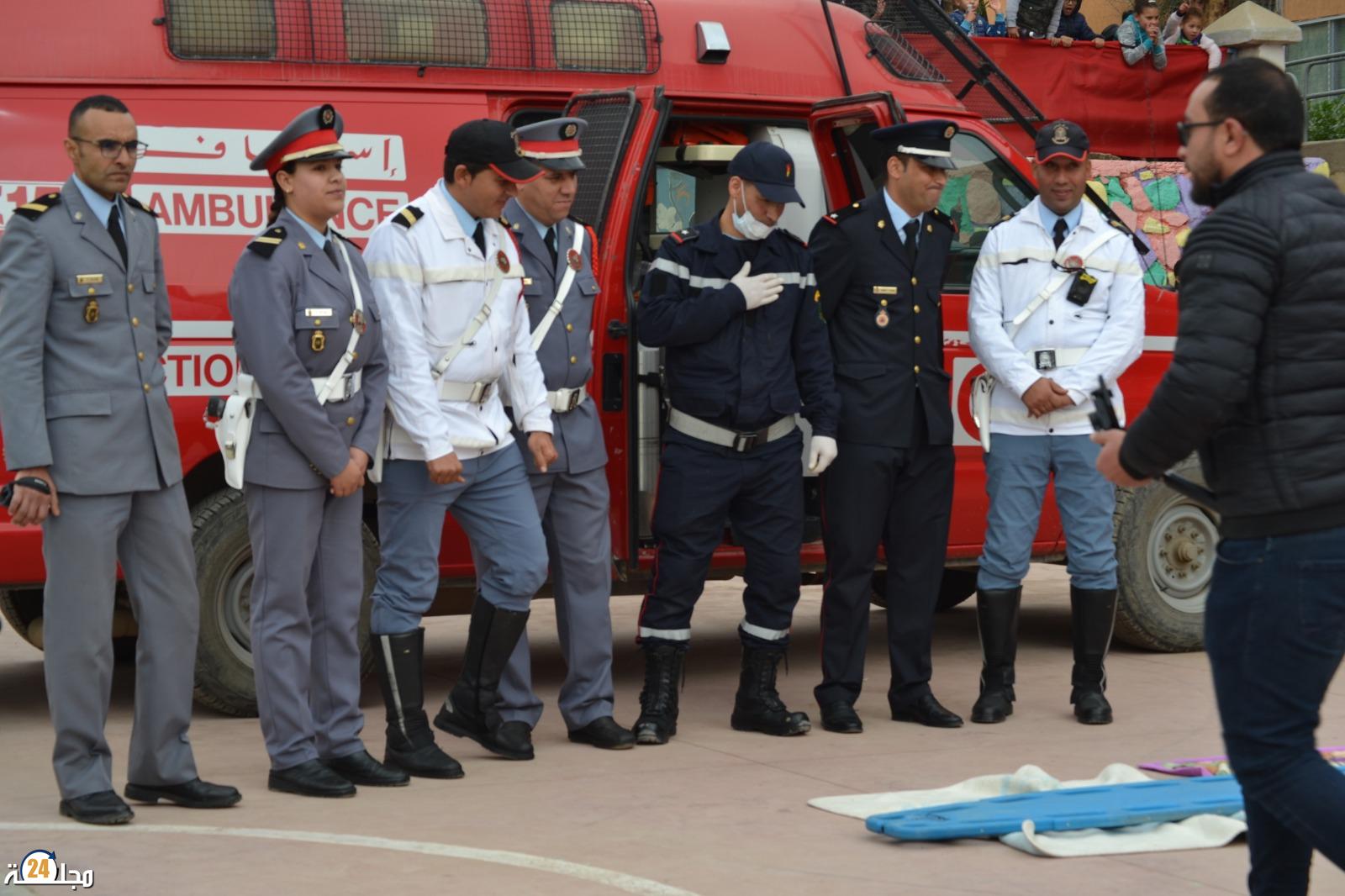 الاحتفال باليوم الوطني للسلامة الطرقية بمدرسة ابن رشد بأجلموس