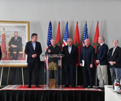 وفد مهم من مجلس الشيوخ الأمريكي يشيد بدور صاحب الجلالة في تعزيز السلام