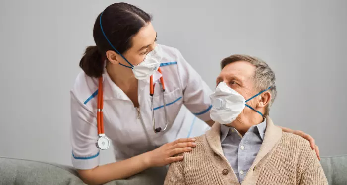 طبيب يكشف كيفية التعاطي مع نزلات البرد الموسمية