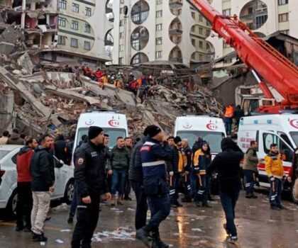 زلزال تركيا.. المغاربة يتقاسمون مشاعر الحزن والتعاطف مع أشقائهم الأتراك