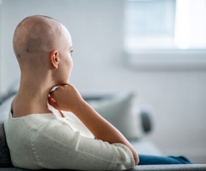 علماء يبتكرون تكنولوجيا تعالج السرطان دون التسبب بتساقط الشعر