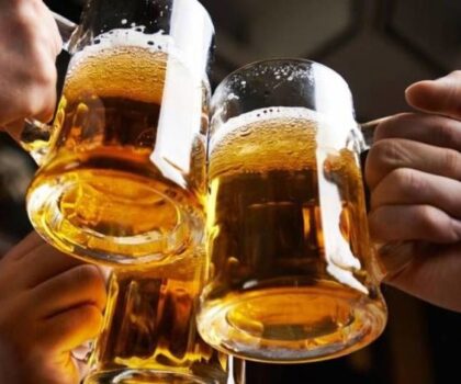 كشف عواقب إفراط الشباب في تناول الكحول