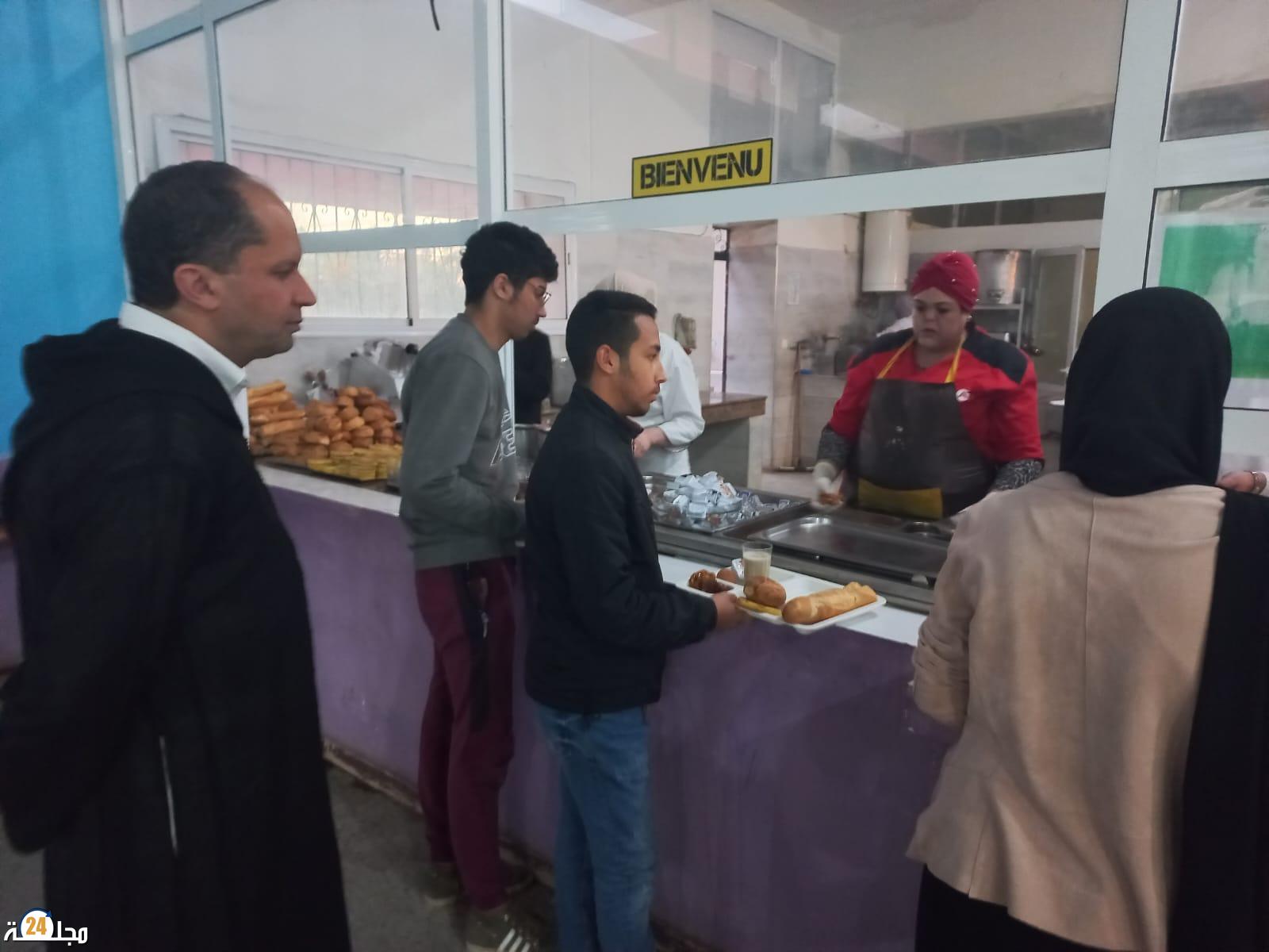 مدير الأكاديمية الجهوية للتربية التكوين لجهة الدار البيضاء سطات مرفوقا بالمدير الإقليمي لسطات في زيارات تفقدية للأقسام الداخلية للمؤسسات التعليمية