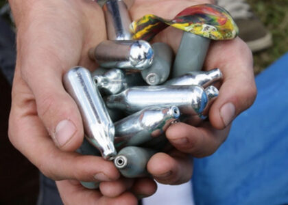 مصرع مهاجر مغربي في بلجيكا بسبب “غاز الضحك”