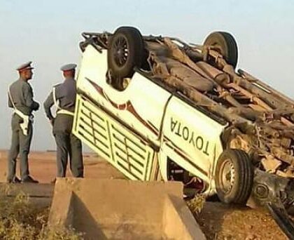 انقلاب شاحنة “بيكوب” فلاحية يؤدي إلى إصابة 15 عامل فلاحي في حقل الجزر ضواحي سطات