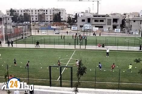 قانون استغلال ملاعب القرب بالقصر الكبير و مآلات عائداتها المالية مثار أسئلة الشارع الرياضي .