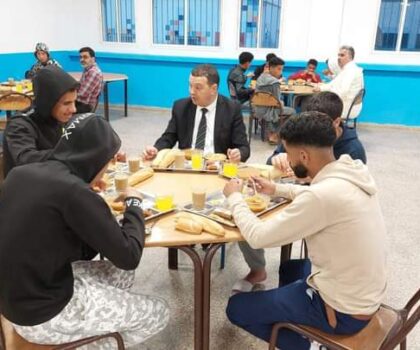 المدير الإقليمي لوزارة التربية الوطنية بالعرائش يتفقد أحوال نزلاء داخلية ثانوية محمد بن عبد الله .