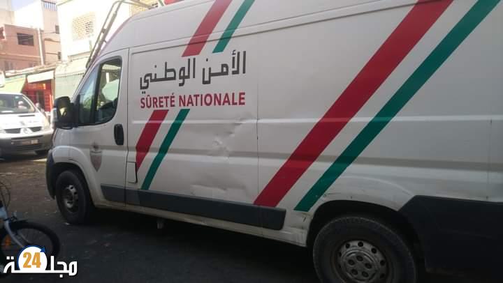 شرطة القصر الكبير توقف مشتبها به في عملية للسرقة بأحد وكالات تحويل الأموال.