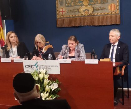 بولونية تبكي الحضور و هي تحكي معاناتها مع النازية