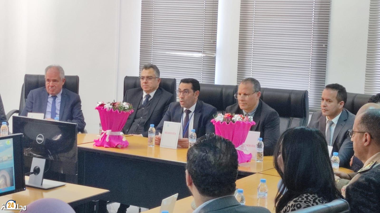 عامل العرائش ينوه بعمل وكالة الماء و الكهرباء بالعرائش في لقاء تسلم خلاله محمد الشاوي مدير الوكالة شهادة الجودة.