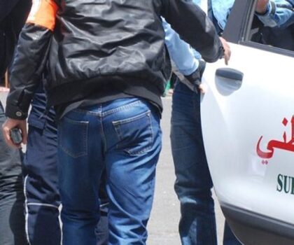 أمن تطوان يلقي القبض على عصابة متخصصة في سرقة محلات بيع الهواتف الذكية