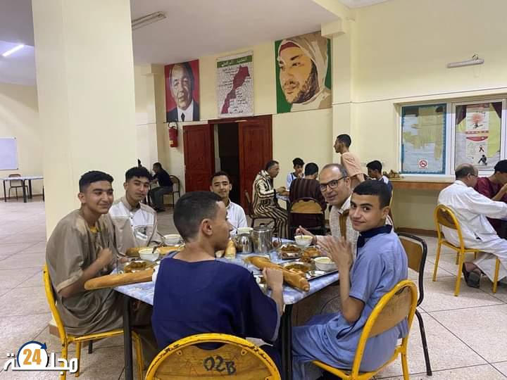 جهة كلميم واد نون ..مدير الأكاديمية الجهوية للتربية والتكوين في ضيافة التلميذات والتلاميذ الداخليين