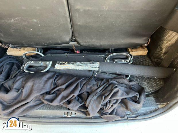 طنجة..توقيف مروج مخدرات وحجز أسلحة بيضاء و70 لتر من غاز التخذير