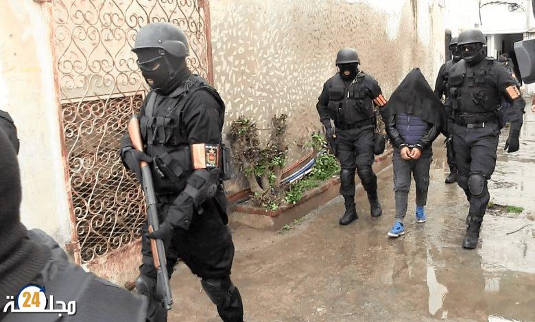 توقيف 3 متطرفين موالين لداعش للاشتباه في تورطهم في ارتكاب جريمة القتل التي كان ضحيتها شرطي الرحمة
