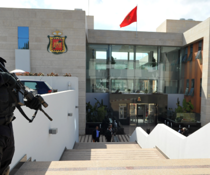 تفكيك شبكة إرهابية مكونة من أربعة عناصر ينشطون في مجال تجنيد وإرسال مقاتلين من أجل الالتحاق بفرع تنظيم “داعش” بمنطقة الساحل جنوب الصحراء