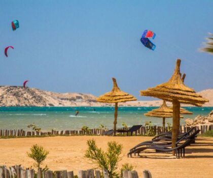 خليج الداخلة.. أسرار الطبيعة وعشق الأمواج تجلب الزائر