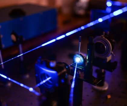 تطوير تقنيات ليزرية جديدة للأغراض الطبية والعلمية