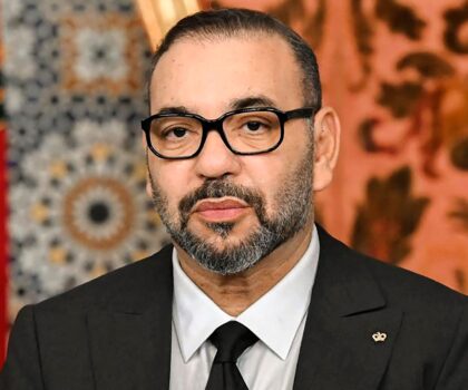 الملك يأمر بتأمين عودة المواطنين المغاربة من السودان