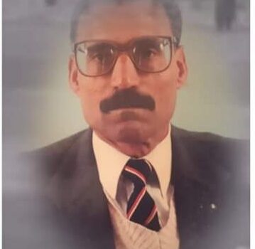 الرئيس السابق للنادي الرياضي القصري لكرة القدم حسن ولد بوتكريش يعزي أسرة العضو الراحل محمد أجطو .