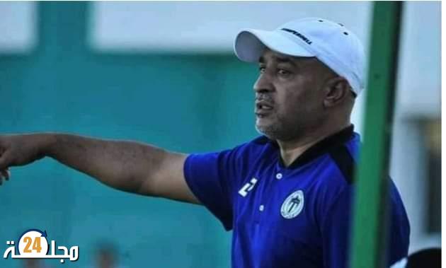 المدرب محمد المجدوب خارج أسوار النادي القصري عقب فشله في تحقيق النتائج المرجوة .
