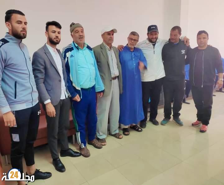 اجتماع تنسيقية أندية القصر الكبير تلتقي برئيس مجلس الجماعة حول واقع الكرة بالمدينة لم يخلص إلى نتائج ملموسة .