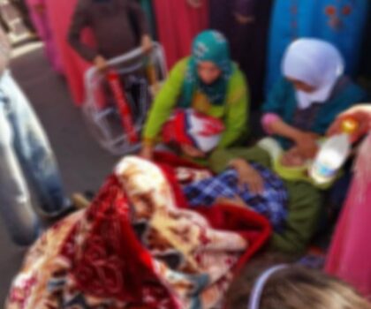 سطات : سوء خدمة المستشفى يجبر سيدة حامل على وضع مولودها في سوق “الشطيبة”