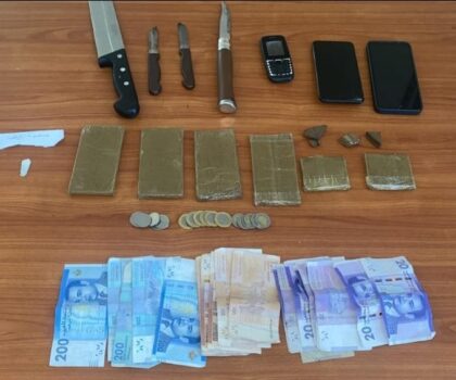 العيون…. الشرطة القضائية بالمرسى تتمكن من إيقاف ثلاثة أشخاص للإشتباه بتورطهم في الإتجار و حيازة المخدرات و السرقة